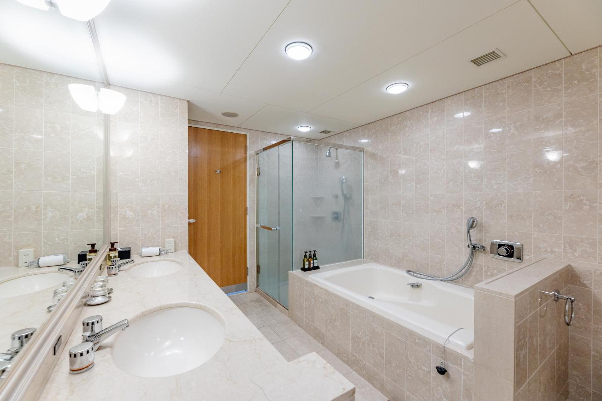 The Qube Hotel Чиба Екстериор снимка